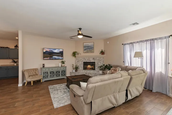 008_Living Room