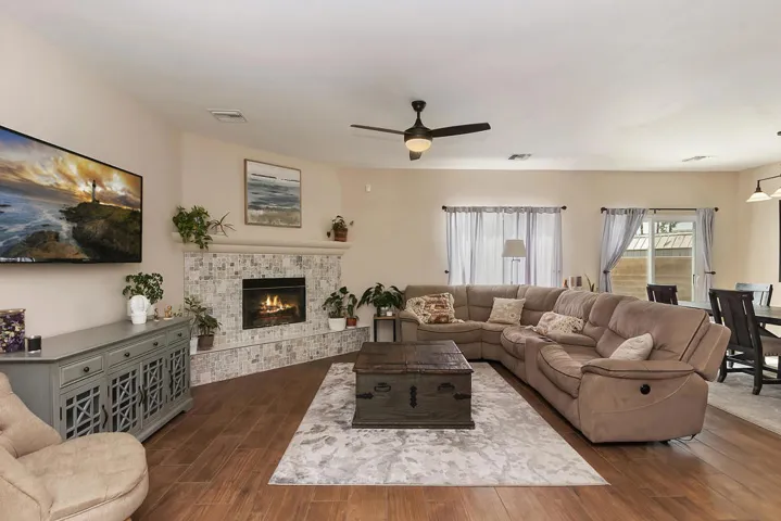 007_Living Room