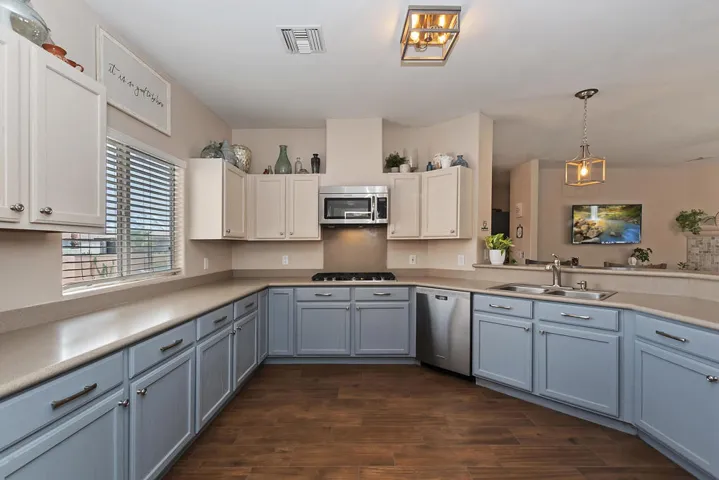 015_Kitchen