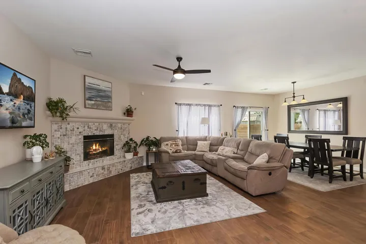 006_Living Room