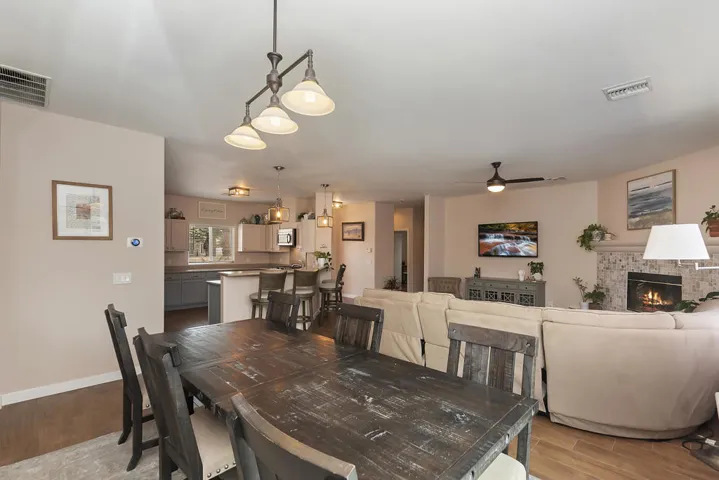011_Dining Area