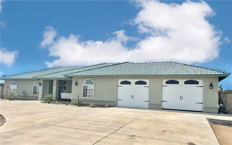 13025 Whitehaven Street, Oak Hills, California 92344