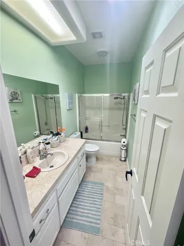 13025 Whitehaven Street, Oak Hills, California 92344