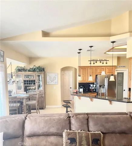 13025 Whitehaven Street, Oak Hills, California 92344