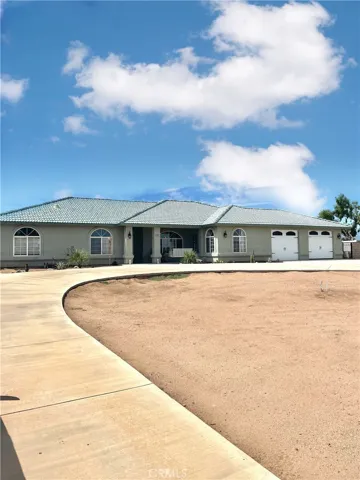 13025 Whitehaven Street, Oak Hills, California 92344