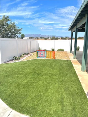 13025 Whitehaven Street, Oak Hills, California 92344