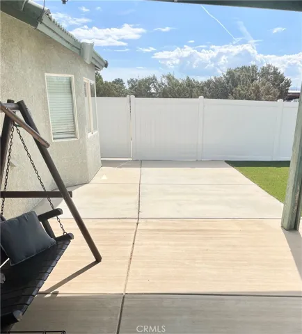 13025 Whitehaven Street, Oak Hills, California 92344