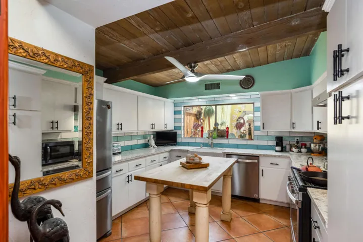 Nice Light and Bright Kitchen