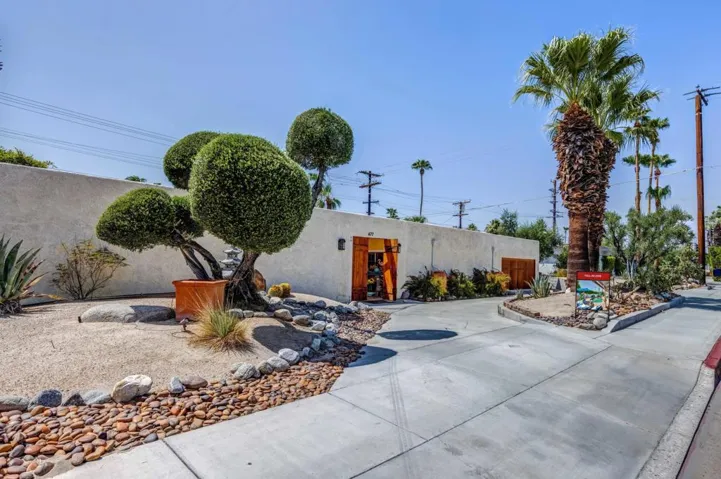 Large Circular Driveway