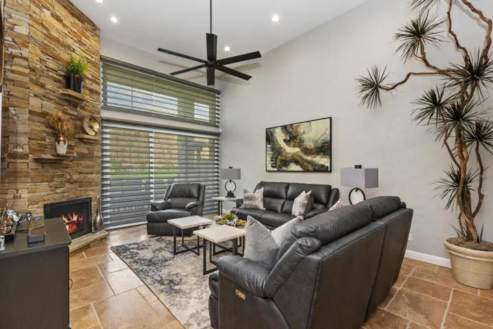 007_Living Room