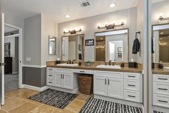 028_Master Bathroom