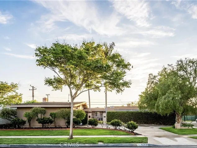 12431 Foster Road, Rossmoor, California 90720