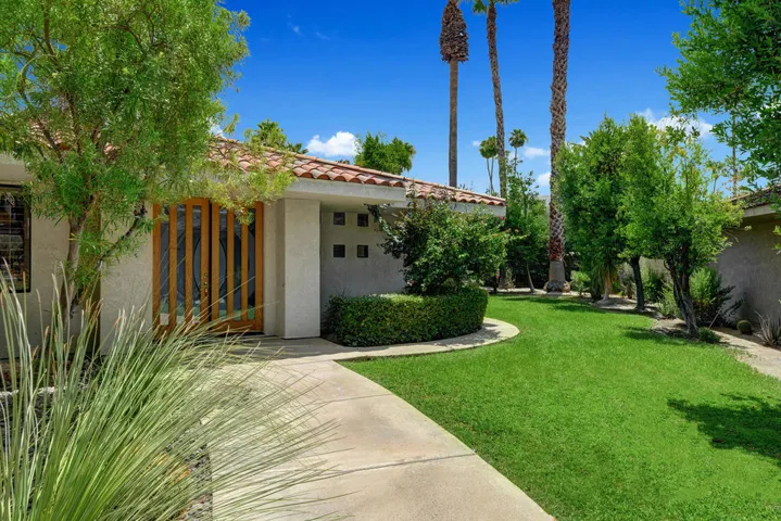 ENTRY WALK MLS