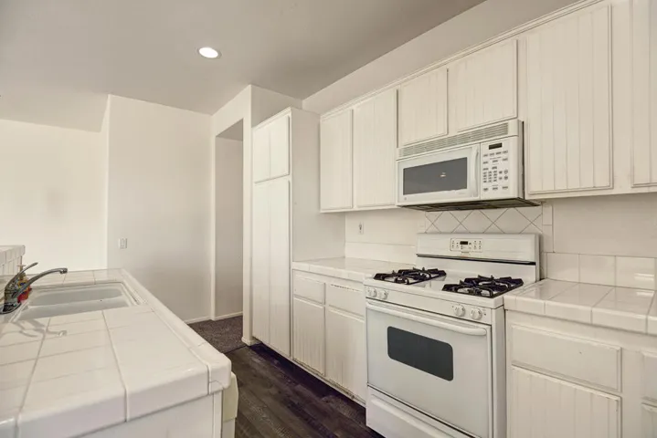 KITCHEN TIGHT.jpg mls