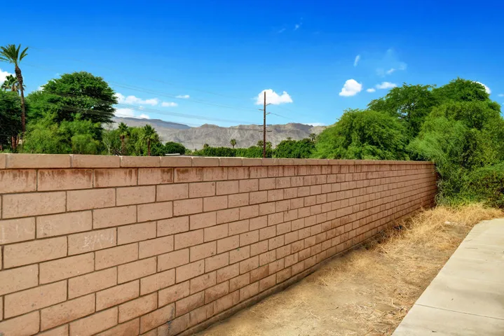 BACK YARD MOUNTAIN VIEWS.jpg mls