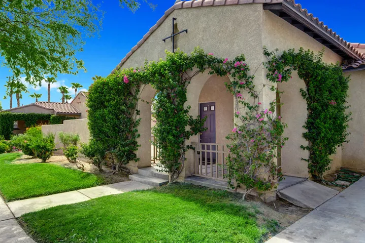 FRONT OF HOME TIGHT.jpg mls