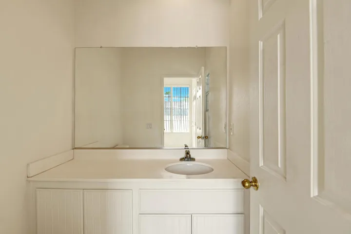 POWDER ROOM.jpg mls