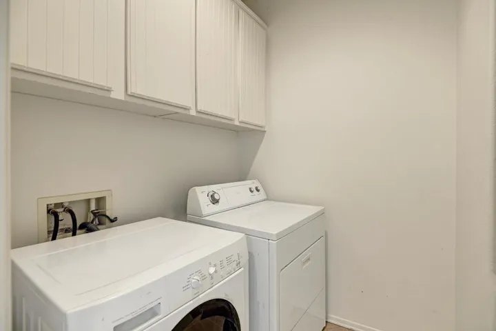 LAUNDRY ROOM.jpg mls