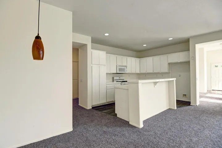 KITCHEN TABLE SPACE TO KITCHEN.jpg mls