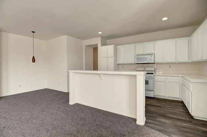 KITCHEN.jpg mls