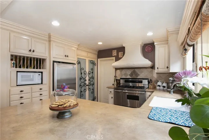 269 Delle Drive, Crestline, California 92325
