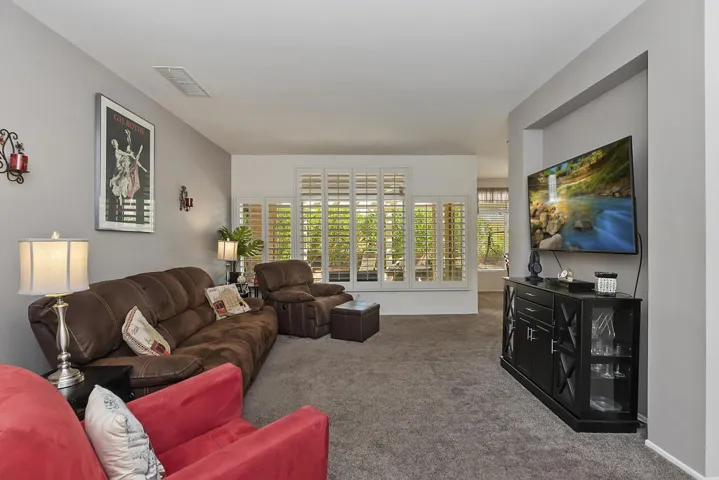 004_Living Room