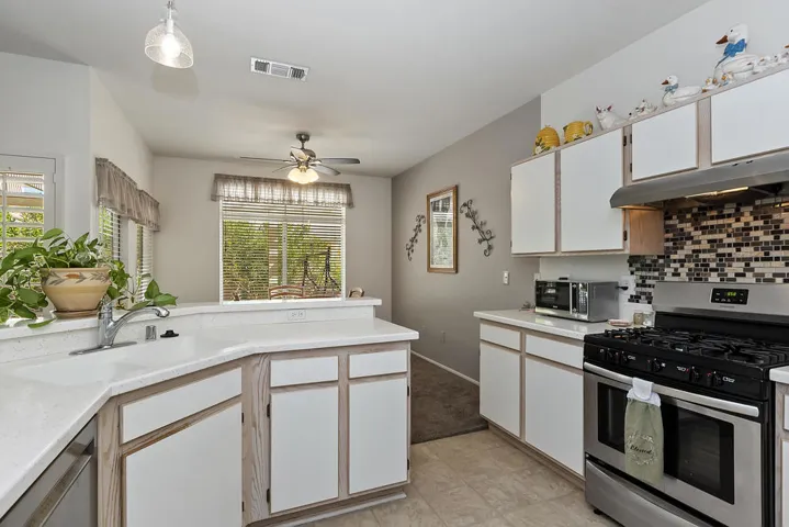 013_Kitchen