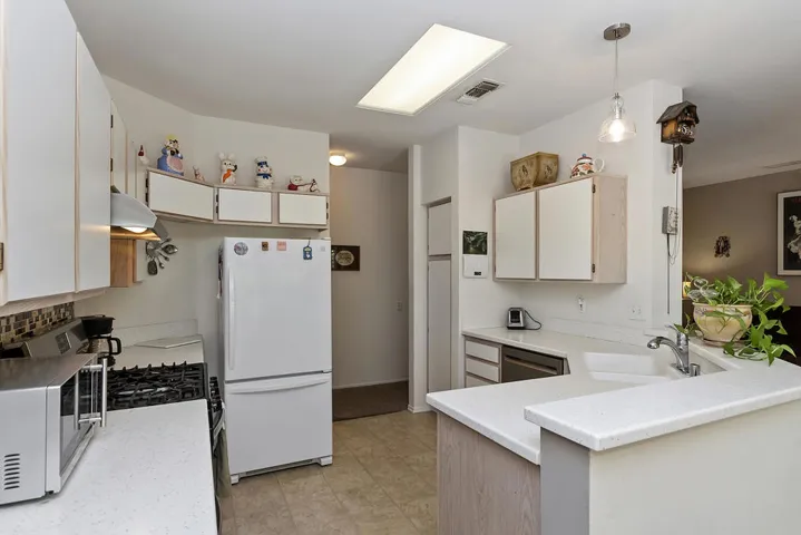 011_Kitchen