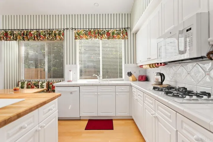 4945 Ruette De Mer, San Diego, California 92130