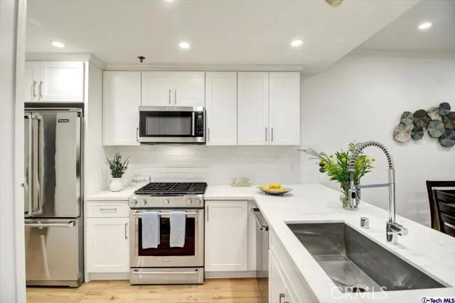 202 S Holliston Avenue 103, Pasadena, California 91106