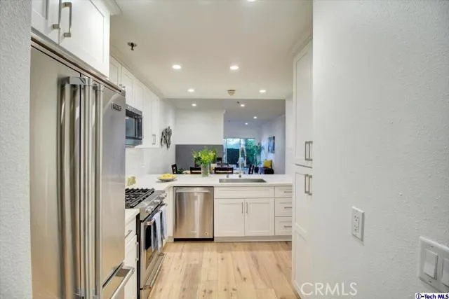 202 S Holliston Avenue 103, Pasadena, California 91106