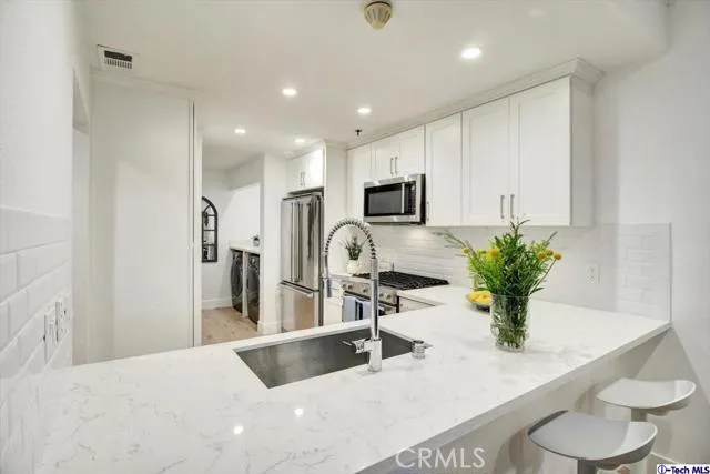202 S Holliston Avenue 103, Pasadena, California 91106