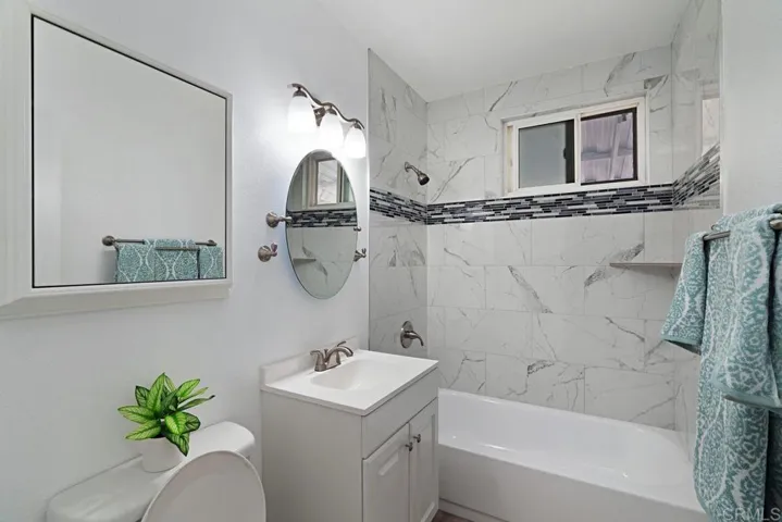 716 Grapevine Road, Vista, California 92083