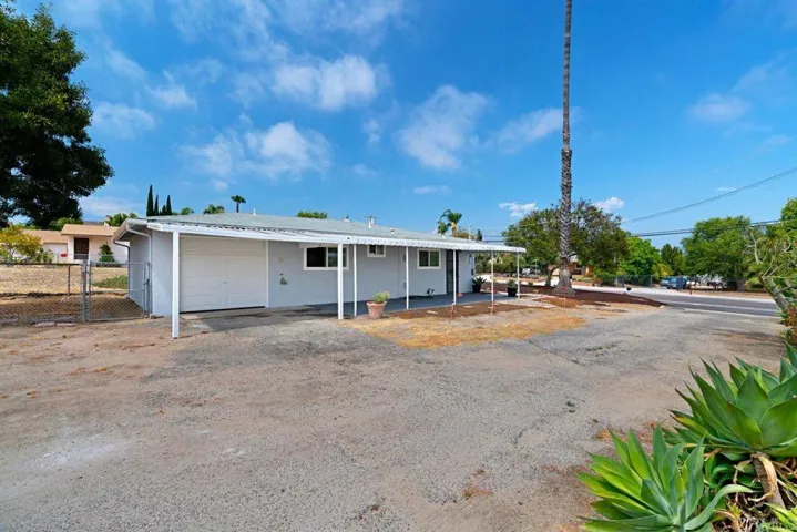 716 Grapevine Road, Vista, California 92083