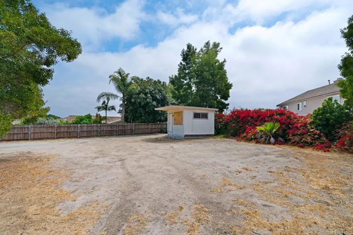 716 Grapevine Road, Vista, California 92083