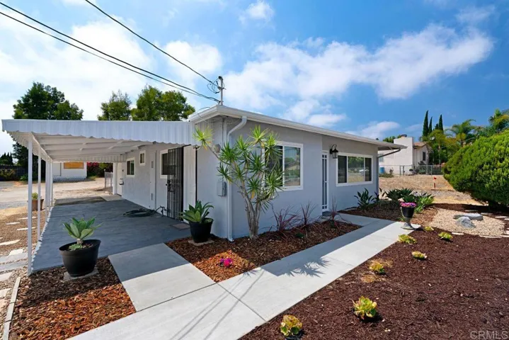 716 Grapevine Road, Vista, California 92083