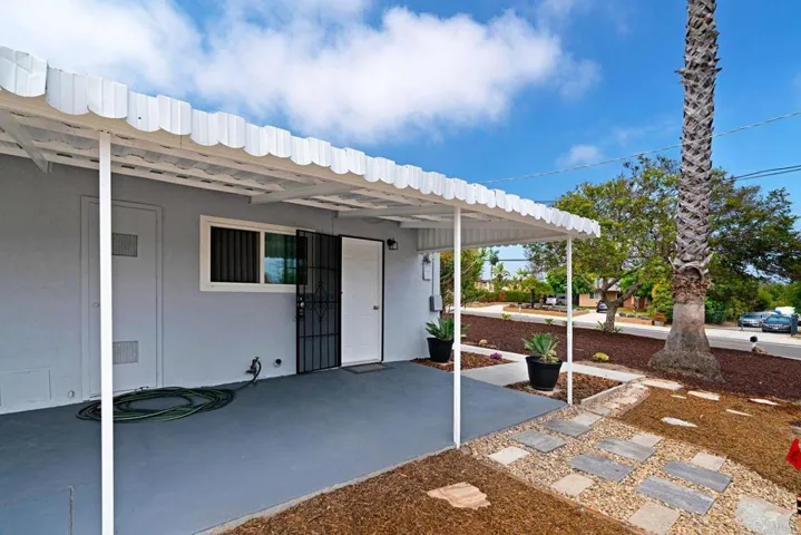 716 Grapevine Road, Vista, California 92083