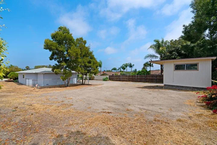 716 Grapevine Road, Vista, California 92083