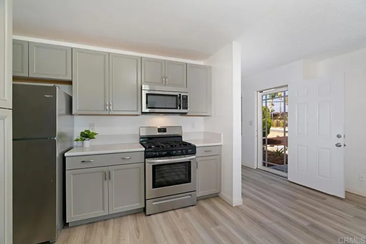 716 Grapevine Road, Vista, California 92083