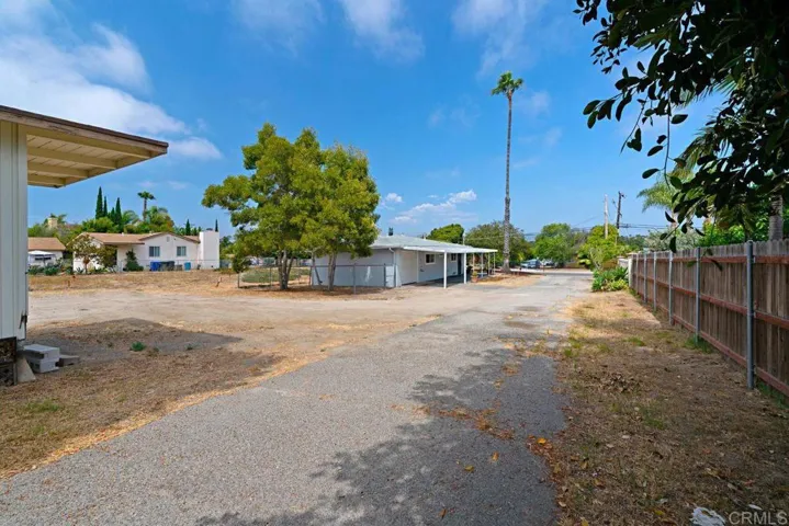716 Grapevine Road, Vista, California 92083