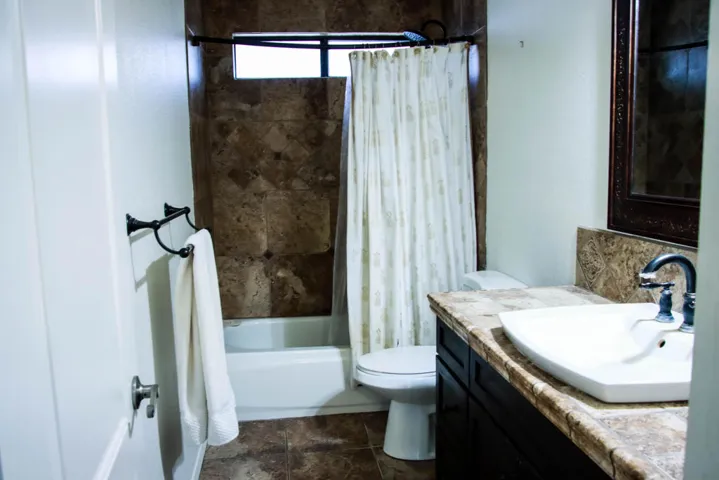 Bathroom 1-6590