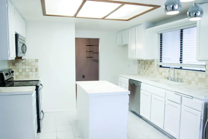 Kitchen View 2-6602