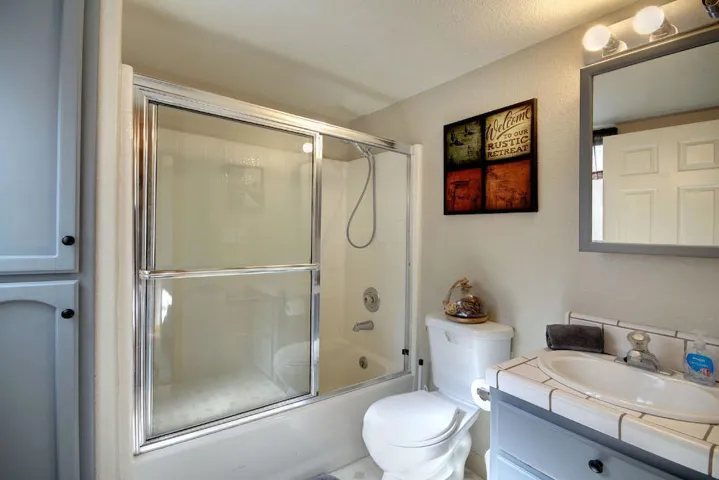 lower-bathroom_51364991705_o