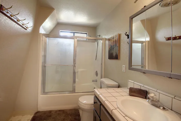 upper-bathroom_51364714454_o