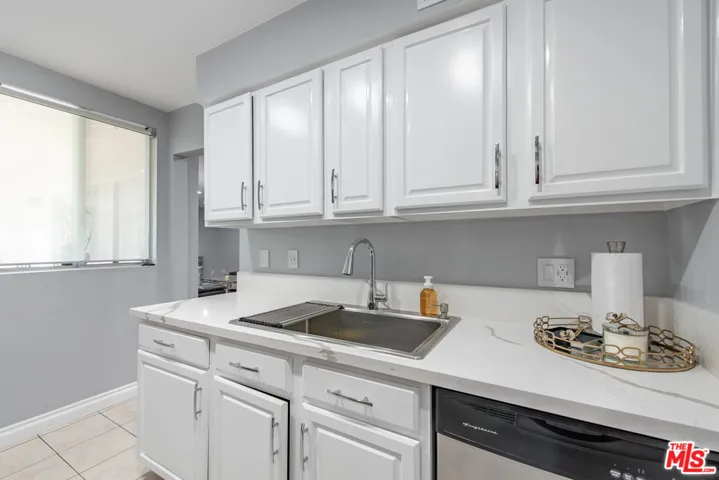 14960 Victory Boulevard 202, Van Nuys, California 91411
