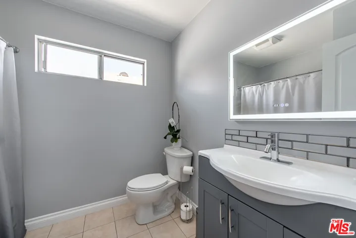 14960 Victory Boulevard 202, Van Nuys, California 91411