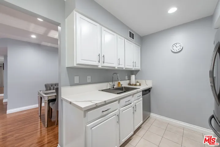 14960 Victory Boulevard 202, Van Nuys, California 91411