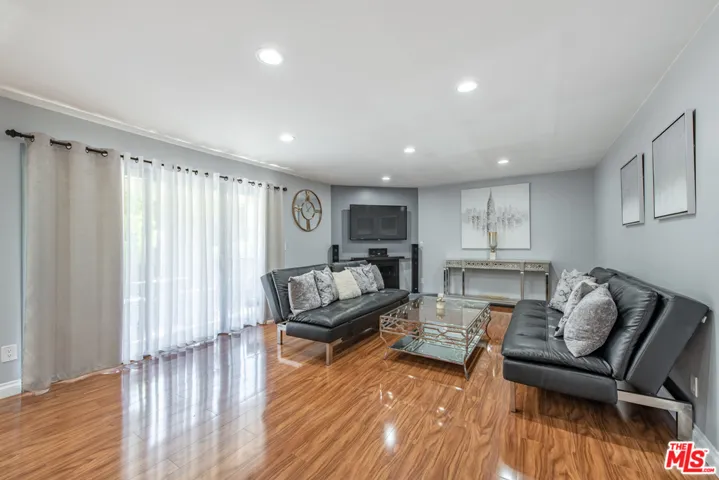 14960 Victory Boulevard 202, Van Nuys, California 91411