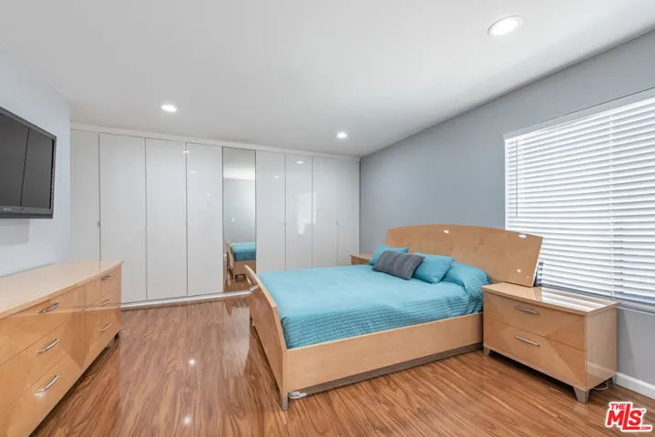 14960 Victory Boulevard 202, Van Nuys, California 91411