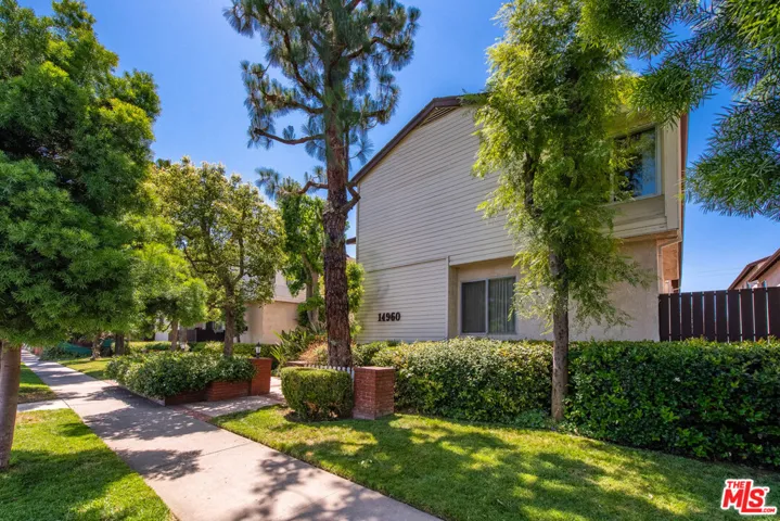 14960 Victory Boulevard 202, Van Nuys, California 91411